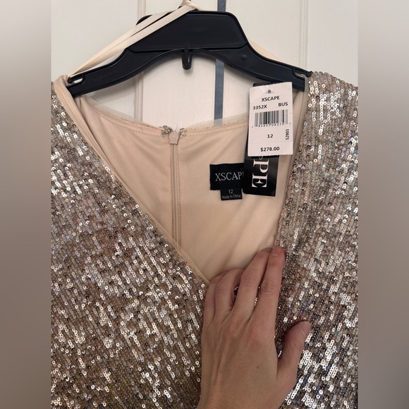 XSCAPE DIXIE V-NECK LONG SLEEVE SEQUIN TOP WAISTBAND WITH BOW GOWN - Picture 6 of 7